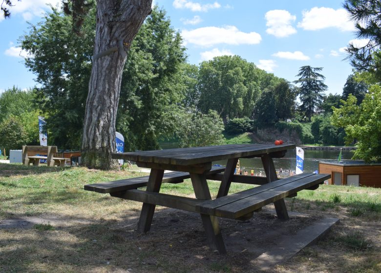 Aire de pique-nique de la plage des Bardoulets à Port-Sainte-Foy-et-Ponchapt