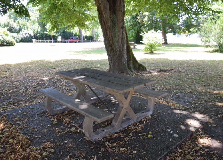 Aire de pique-nique du Parc de Mézières à Port-Sainte-Foy-et-Ponchapt